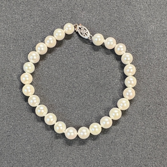 Elegant Fresh Water Pearl Bracelet